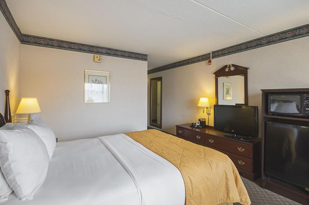 Clarion Inn Fairmont Eksteriør billede