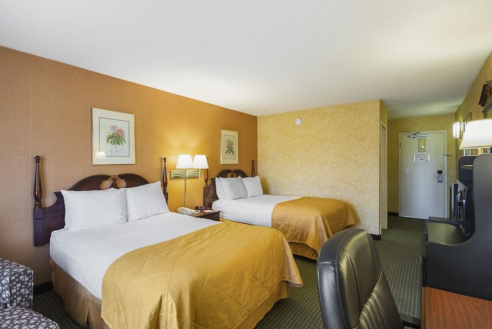 Clarion Inn Fairmont Eksteriør billede