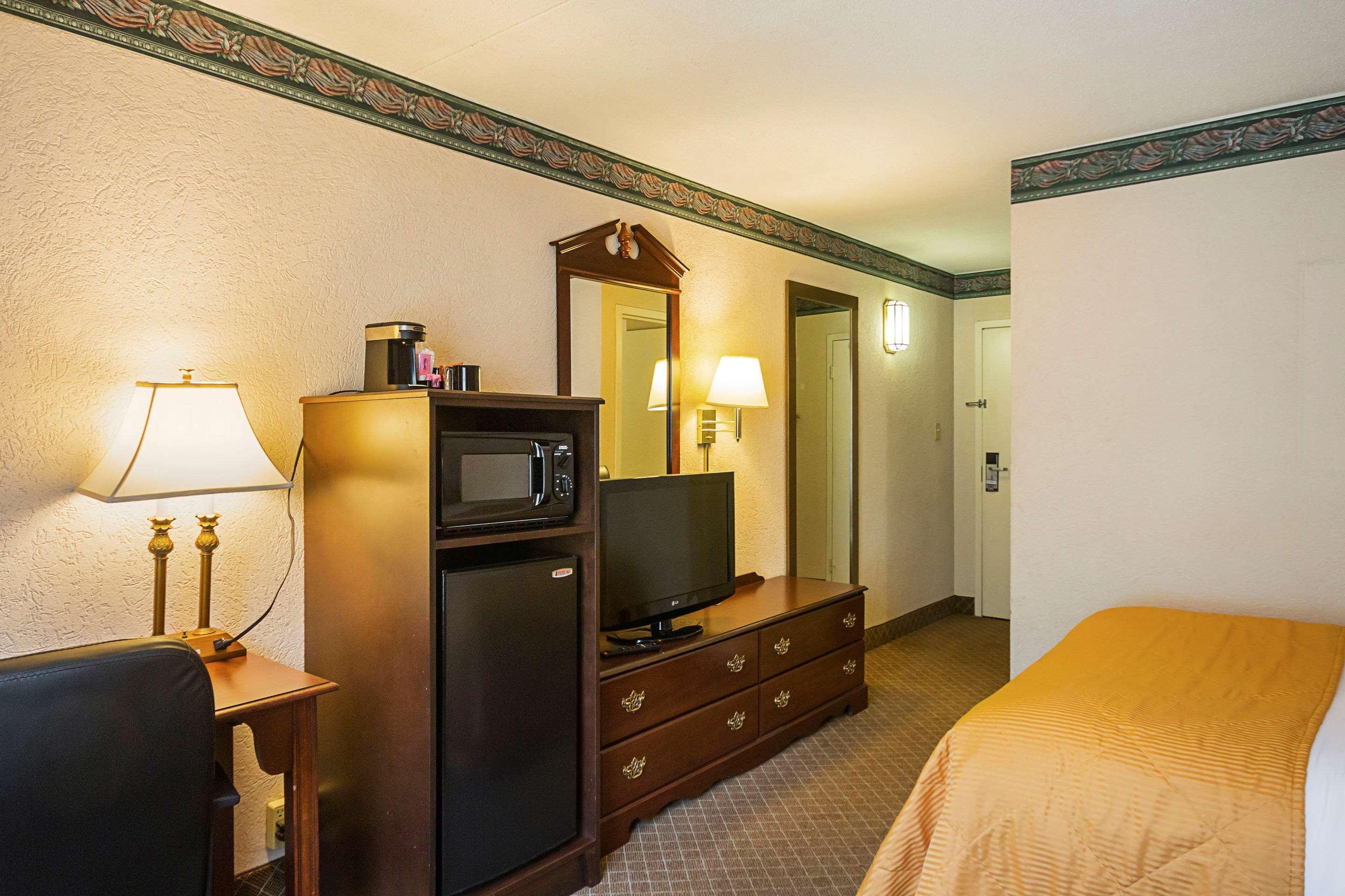 Clarion Inn Fairmont Eksteriør billede