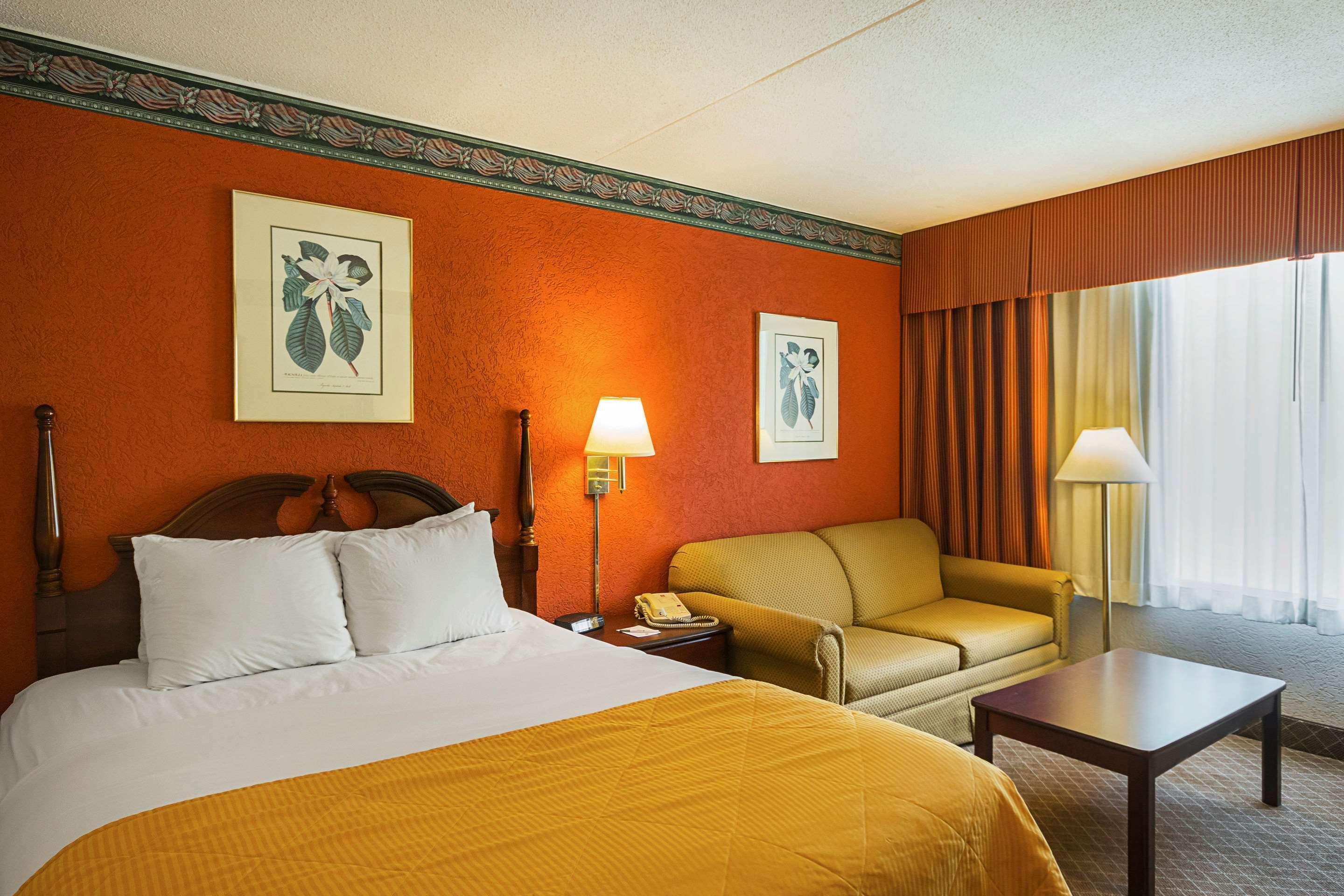 Clarion Inn Fairmont Eksteriør billede