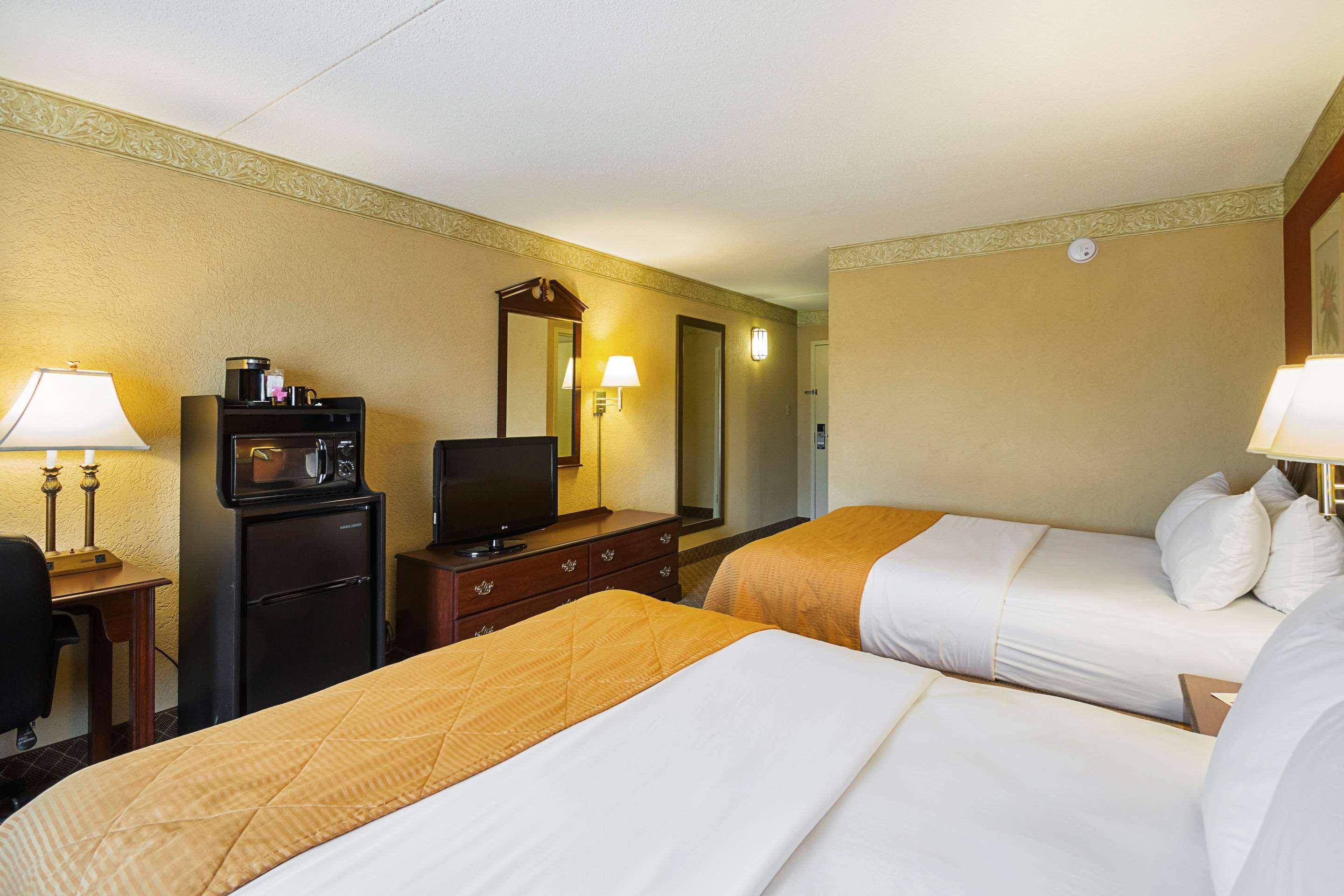 Clarion Inn Fairmont Eksteriør billede