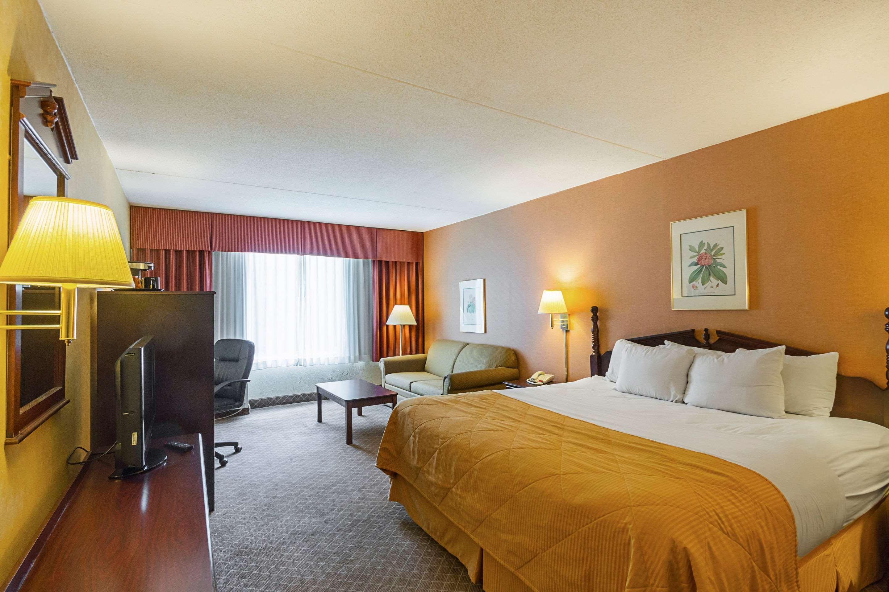 Clarion Inn Fairmont Eksteriør billede