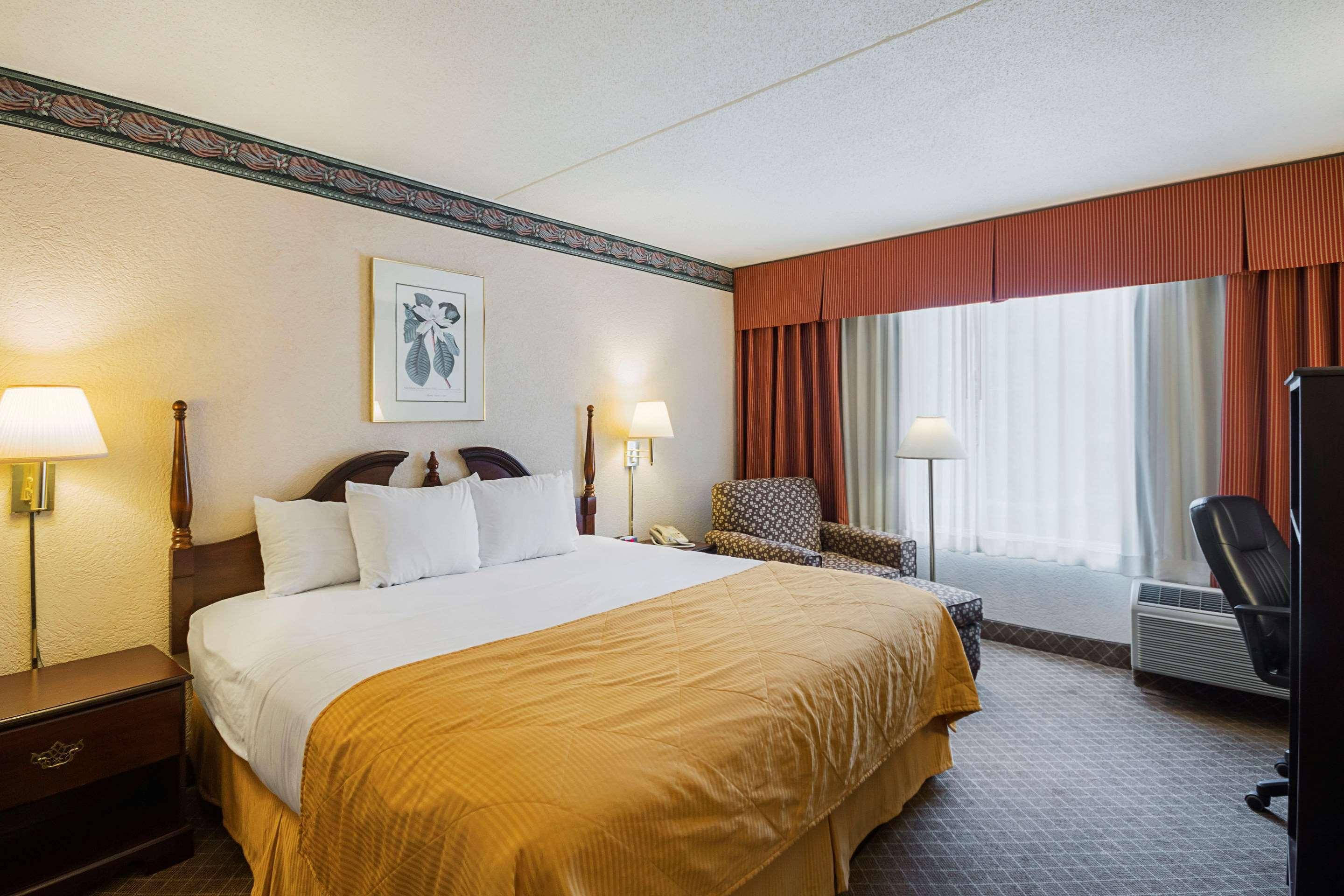 Clarion Inn Fairmont Eksteriør billede