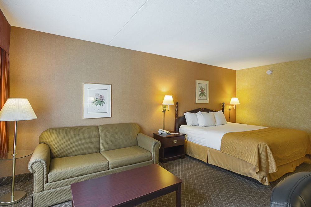 Clarion Inn Fairmont Eksteriør billede