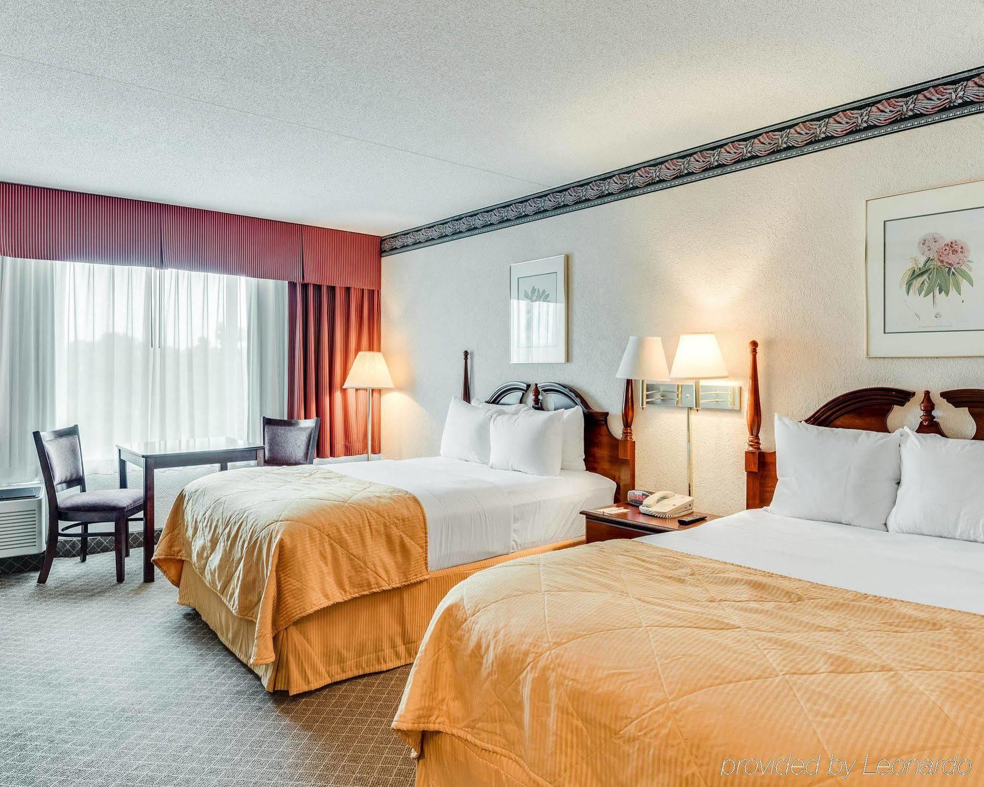 Clarion Inn Fairmont Eksteriør billede