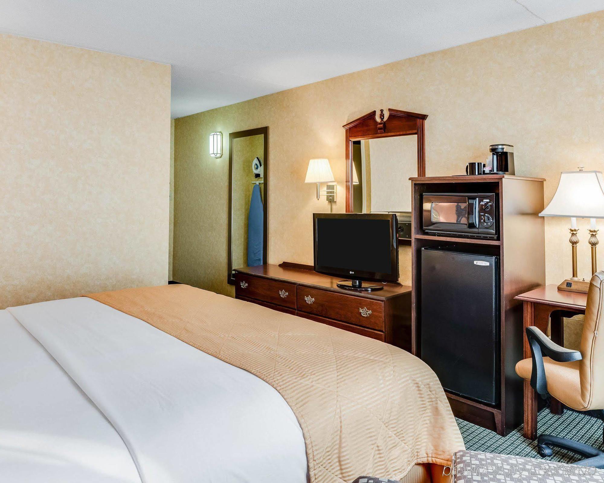 Clarion Inn Fairmont Eksteriør billede