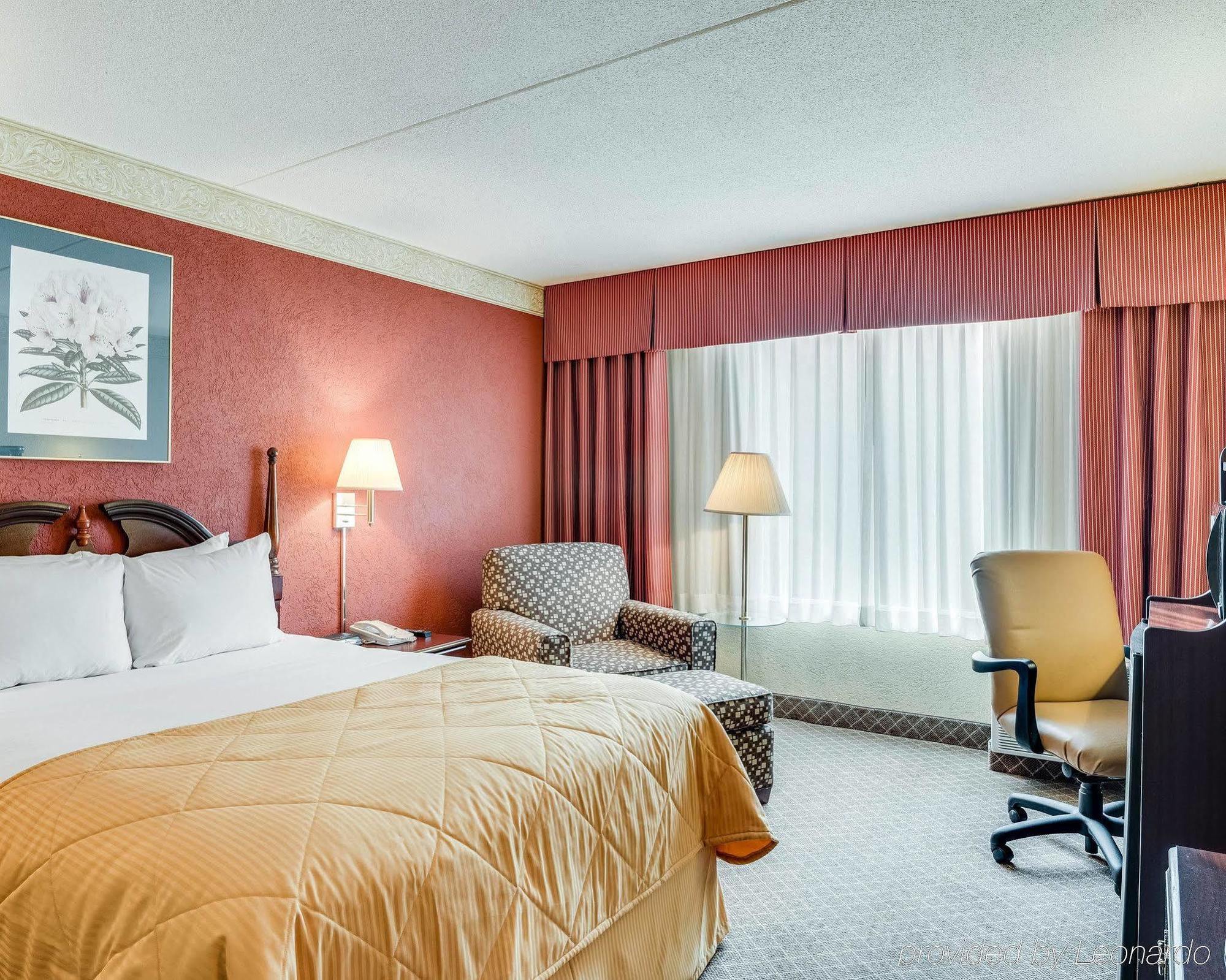 Clarion Inn Fairmont Eksteriør billede