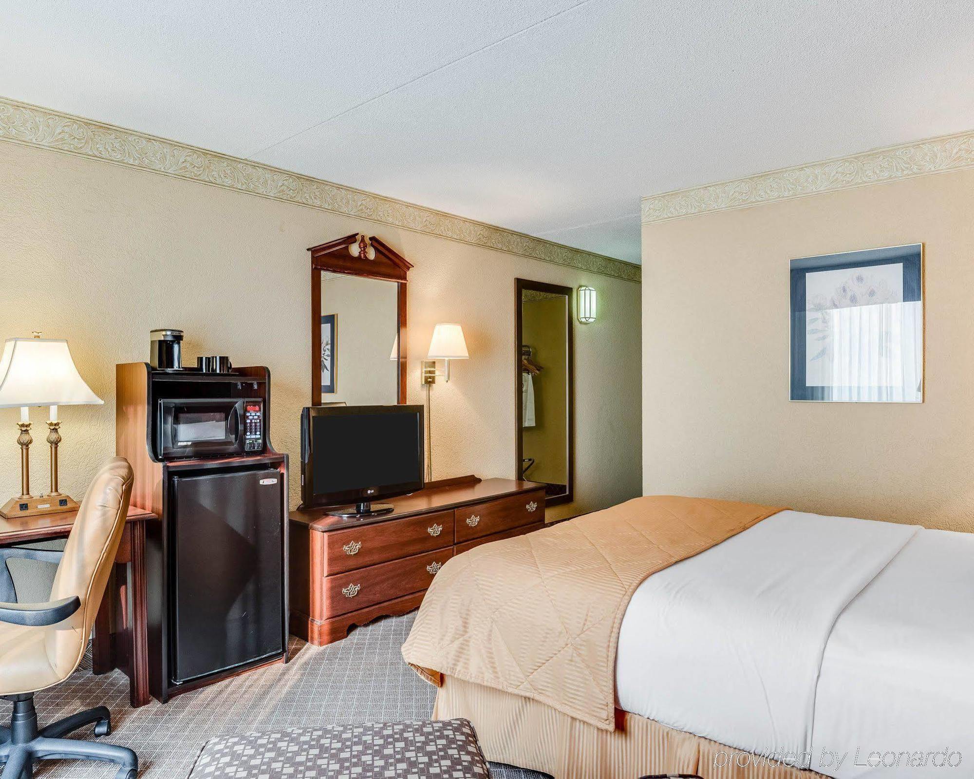 Clarion Inn Fairmont Eksteriør billede