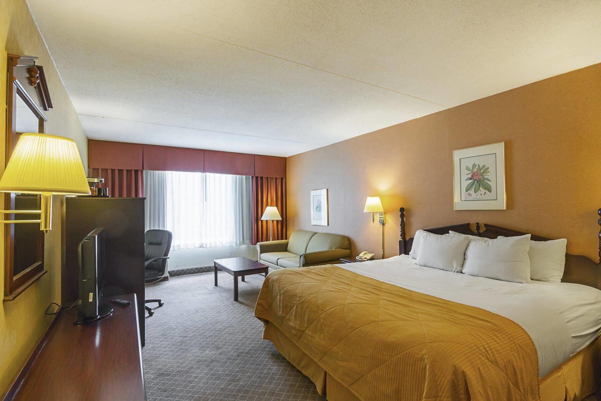 Clarion Inn Fairmont Eksteriør billede