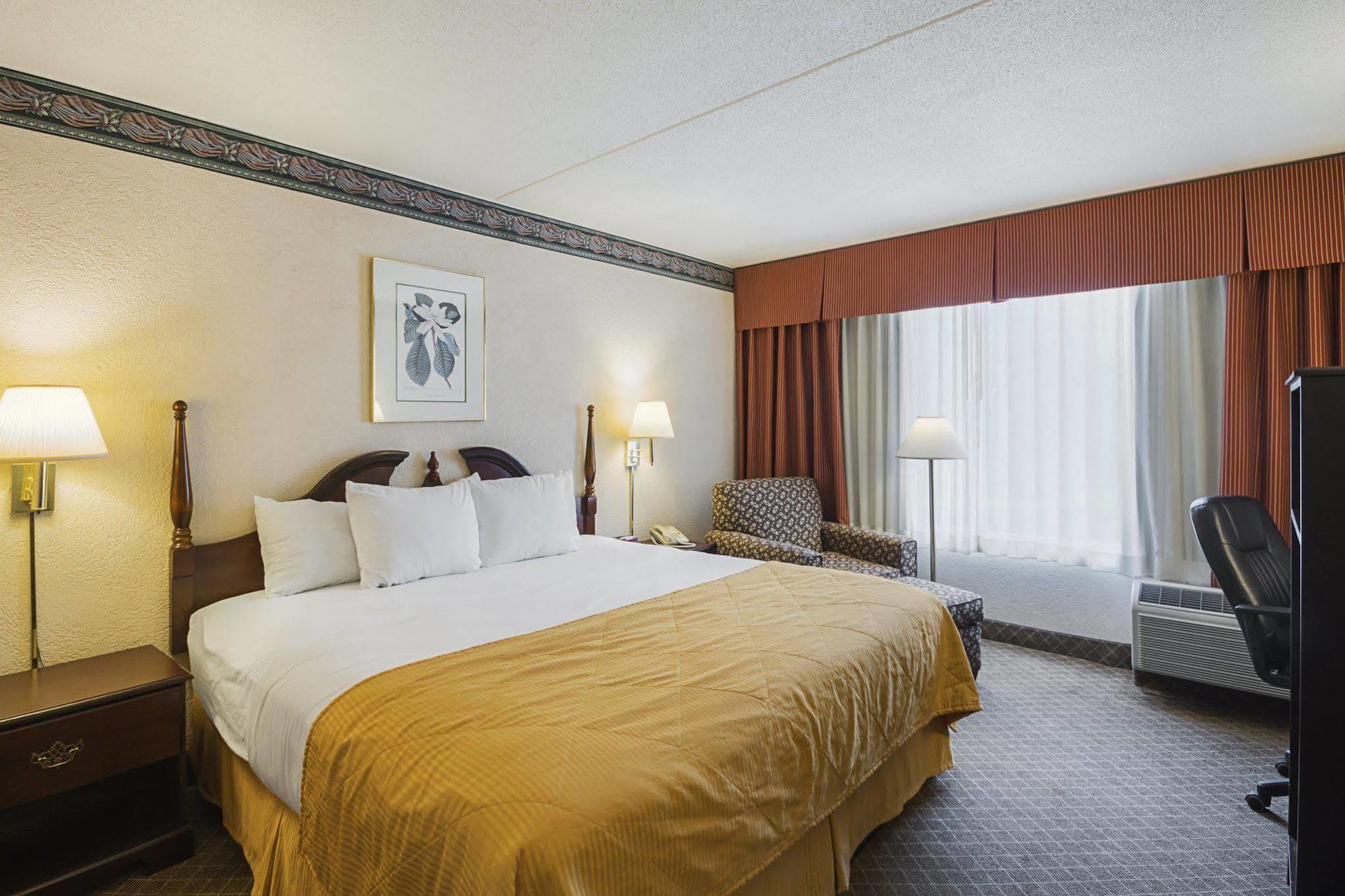 Clarion Inn Fairmont Eksteriør billede