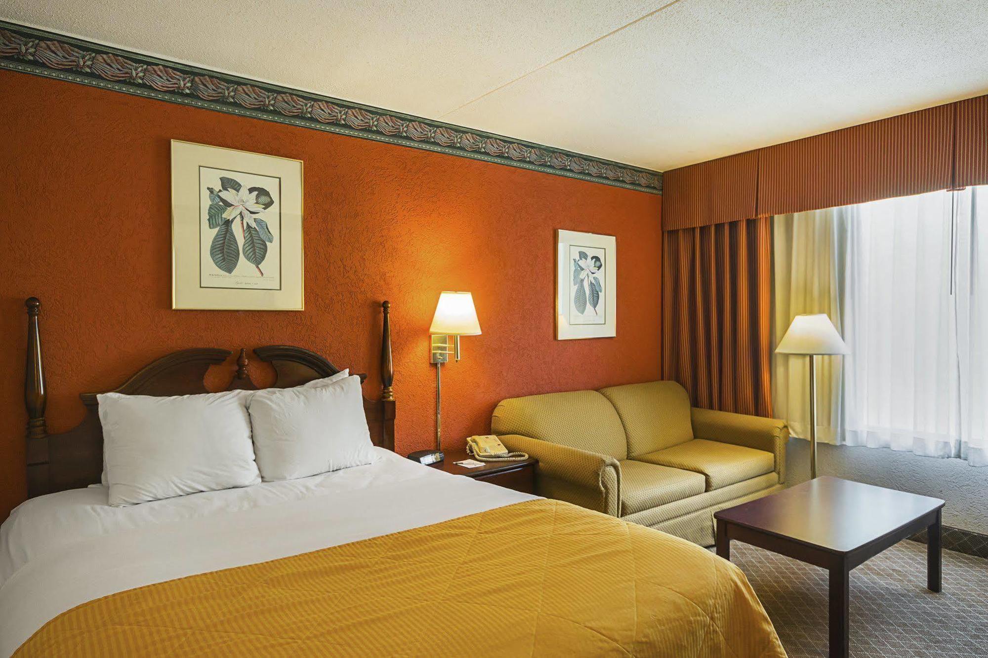 Clarion Inn Fairmont Eksteriør billede