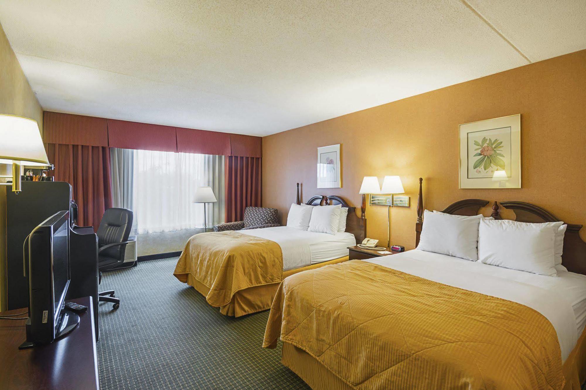 Clarion Inn Fairmont Eksteriør billede